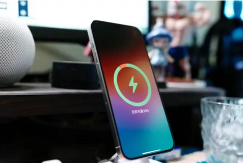 辽源苹果15换屏服务分享用什么充电器给iPhone15充电更好 